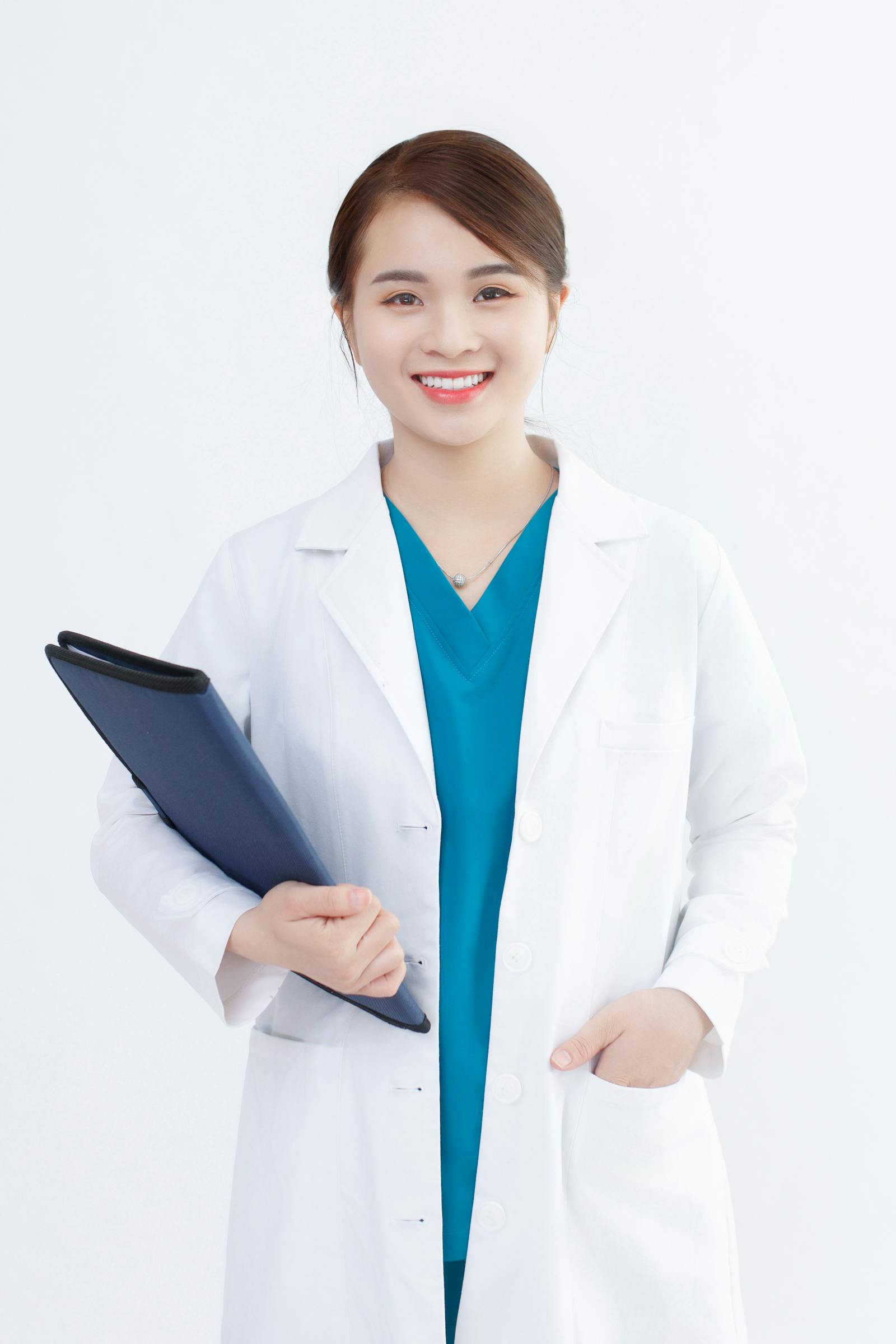 MoveHealth multilingual medical travel coordination team